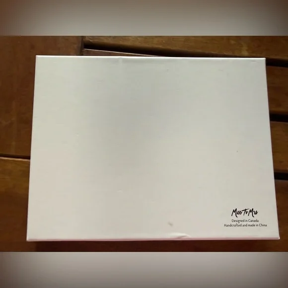 Mr & Mrs Passport Cover & Luggage Tag Travel Set Honeymoon Gift NIB - Picture 2 of 2